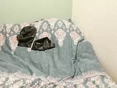 Snapshot of turnsen4y chatting on December 24, 11:00 pm turnsen4y online show from December 24, 11:00 pm