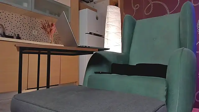 Snapshot of Yourfreebird chatting on February 9, 12:41 pm Yourfreebird online show from February 9, 12:41 pm