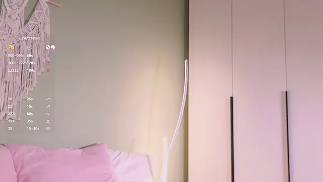 Snapshot of Rinas_secret chatting on October 31, 9:54 am Rinas secret online show from October 31, 9:54 am