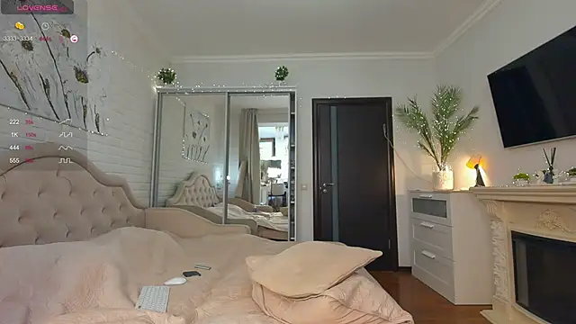 Snapshot of Oh_Julie chatting on February 20, 9:55 am Oh Julie online show from February 20, 9:55 am
