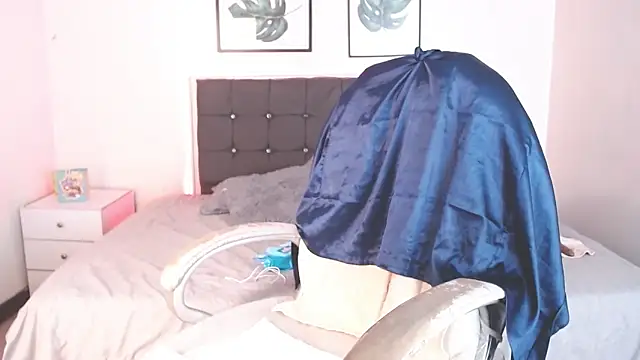 selena yourmilf online show from April 1, 6:38 pm