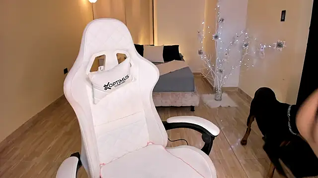 Snapshot of carleee_winter chatting on December 7, 12:52 am carleee winter online show from December 7, 12:52 am