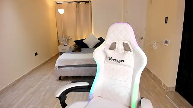 Snapshot of carleee_winter chatting on December 14, 10:50 pm carleee winter online show from December 14, 10:50 pm