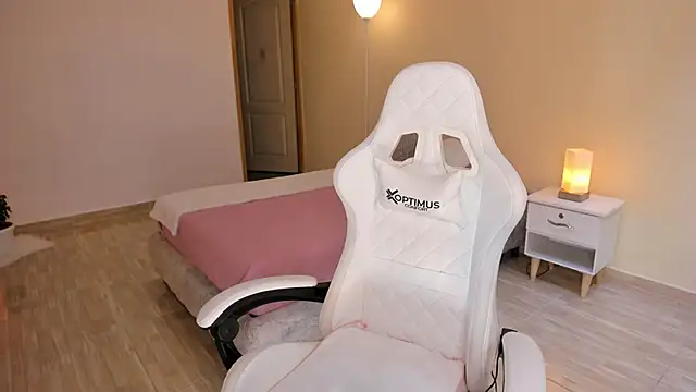 Snapshot of carleee_winter chatting on March 5, 2:03 am carleee winter online show from March 5, 2:03 am