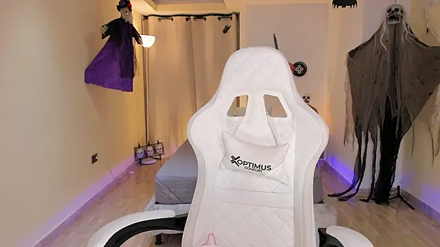 Snapshot of carleee_winter chatting on October 16, 1:28 am carleee winter online show from October 16, 1:28 am