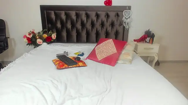 MarciaColins online show from October 25, 6:57 pm