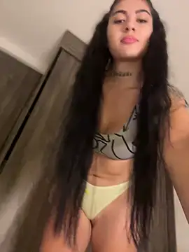 Snapshot of Sarasanders_4 chatting on December 11, 12:12 am Sarasanders 4 online show from December 11, 12:12 am