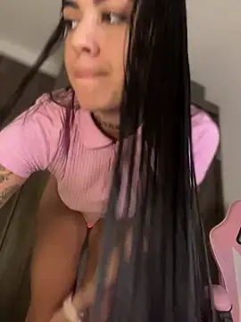 Snapshot of Sarasanders_4 chatting on December 12, 1:21 am Sarasanders 4 online show from December 12, 1:21 am