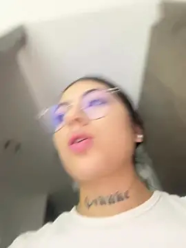 Snapshot of Sarasanders_4 chatting on December 17, 6:13 am Sarasanders 4 online show from December 17, 6:13 am