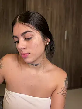 Snapshot of Sarasanders_4 chatting on January 10, 1:53 am Sarasanders 4 online show from January 10, 1:53 am