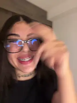 Snapshot of Sarasanders_4 chatting on March 21, 2:28 am Sarasanders 4 online show from March 21, 2:28 am