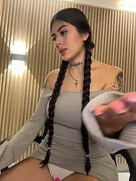 Snapshot of Sarasanders_4 chatting on October 25, 4:09 am Sarasanders 4 online show from October 25, 4:09 am