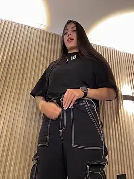 Snapshot of Sarasanders_4 chatting on November 22, 4:33 am Sarasanders 4 online show from November 22, 4:33 am