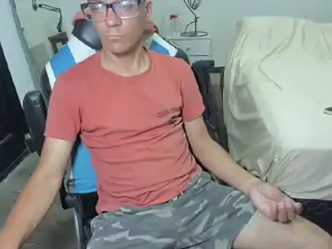 Snapshot of guachin_hunk chatting on December 23, 4:22 am guachin hunk online show from December 23, 4:22 am