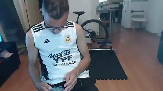 Snapshot of guachin_hunk chatting on November 1, 2:08 pm guachin hunk online show from November 1, 2:08 pm