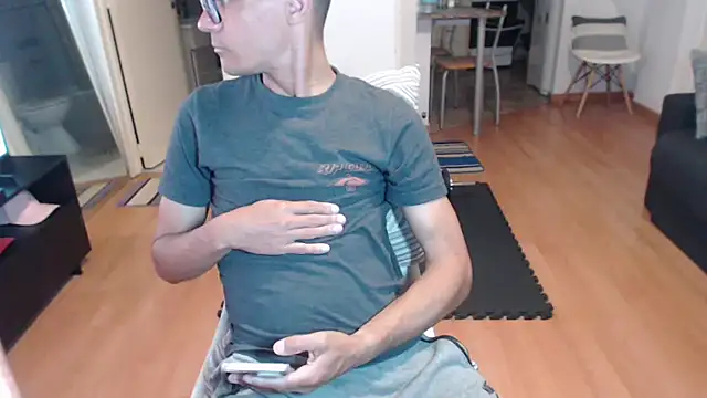 Snapshot of guachin_hunk chatting on November 8, 11:14 pm guachin hunk online show from November 8, 11:14 pm