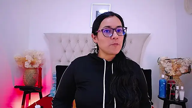 Snapshot of MIchelMomet chatting on January 4, 2:35 pm MIchelMomet online show from January 4, 2:35 pm