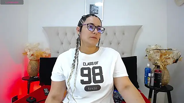 Snapshot of MIchelMomet chatting on January 20, 1:21 pm MIchelMomet online show from January 20, 1:21 pm