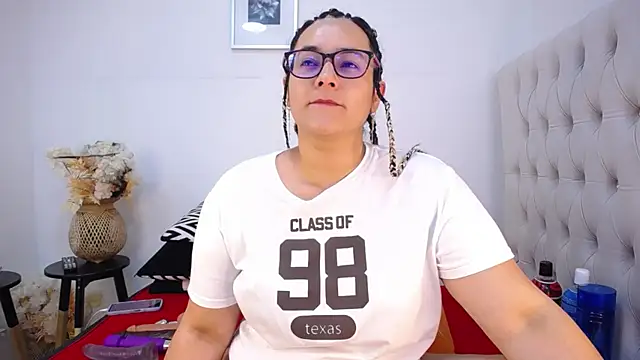 Snapshot of MIchelMomet chatting on January 27, 11:00 am MIchelMomet online show from January 27, 11:00 am