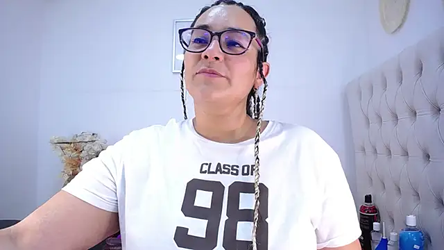 Snapshot of MIchelMomet chatting on January 27, 8:17 pm MIchelMomet online show from January 27, 8:17 pm