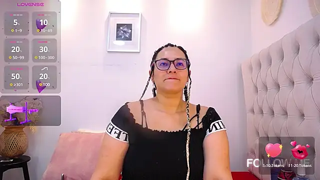 Snapshot of MIchelMomet chatting on January 28, 12:43 pm MIchelMomet online show from January 28, 12:43 pm