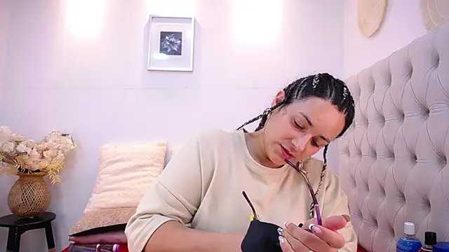 Snapshot of MIchelMomet chatting on January 30, 1:42 pm MIchelMomet online show from January 30, 1:42 pm