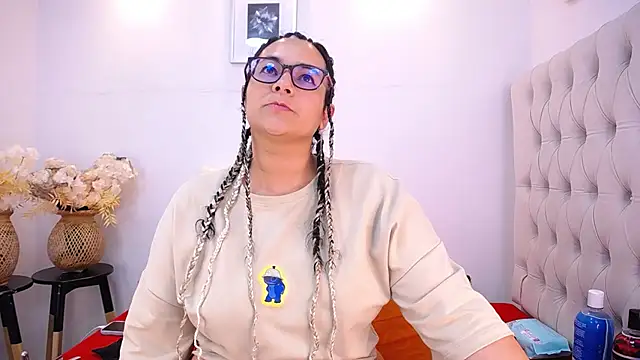 Snapshot of MIchelMomet chatting on January 30, 8:53 pm MIchelMomet online show from January 30, 8:53 pm