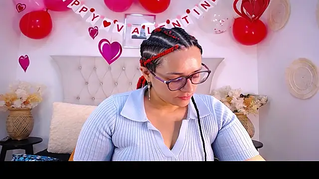 Snapshot of MIchelMomet chatting on February 6, 1:54 pm MIchelMomet online show from February 6, 1:54 pm