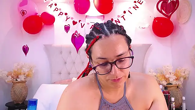 Snapshot of MIchelMomet chatting on February 10, 7:07 pm MIchelMomet online show from February 10, 7:07 pm