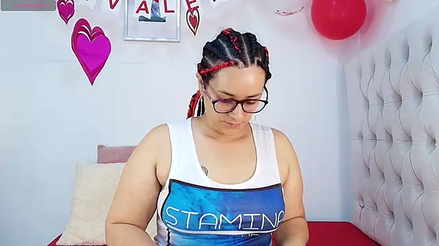 Snapshot of MIchelMomet chatting on February 12, 12:55 pm MIchelMomet online show from February 12, 12:55 pm