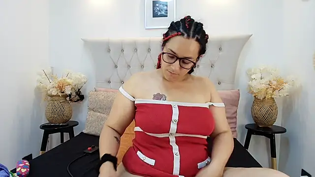 Snapshot of MIchelMomet chatting on February 18, 4:15 am MIchelMomet online show from February 18, 4:15 am