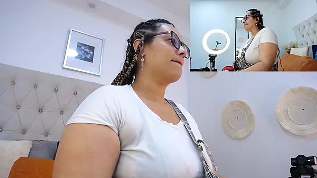 Snapshot of MIchelMomet chatting on March 9, 12:53 pm MIchelMomet online show from March 9, 12:53 pm