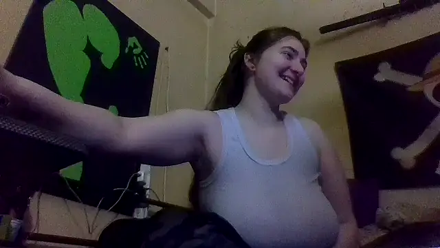 Snapshot of Snowbunnycake_131 chatting on December 31, 3:01 am Snowbunnycake 131 online show from December 31, 3:01 am