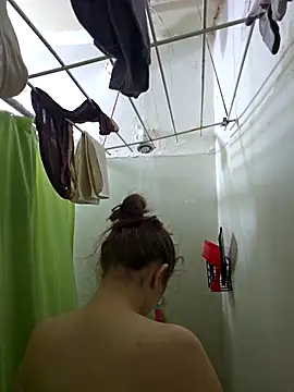 Snapshot of Snowbunnycake_131 chatting on September 22, 8:16 am Snowbunnycake 131 online show from September 22, 8:16 am