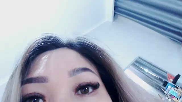 viki lizzi online show from October 4, 4:43 am