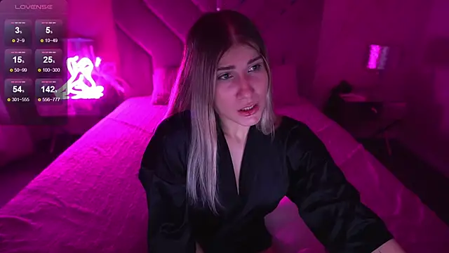 Snapshot of CassandraGood chatting on December 5, 7:27 am CassandraGood online show from December 5, 7:27 am