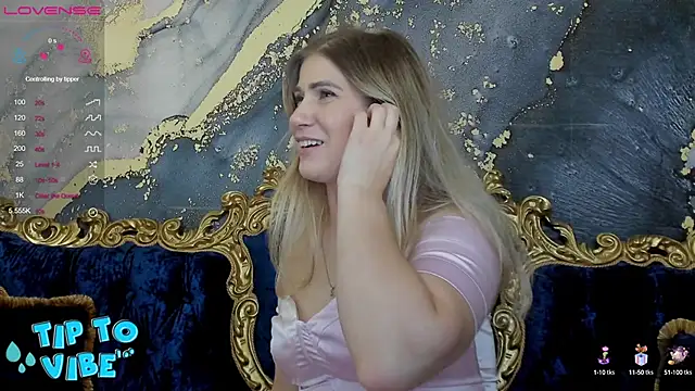 Snapshot of CassandraGood chatting on January 10, 5:58 am CassandraGood online show from January 10, 5:58 am