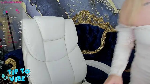 Snapshot of CassandraGood chatting on January 13, 12:45 pm CassandraGood online show from January 13, 12:45 pm