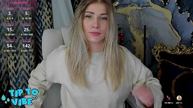 Snapshot of CassandraGood chatting on January 17, 11:51 pm CassandraGood online show from January 17, 11:51 pm