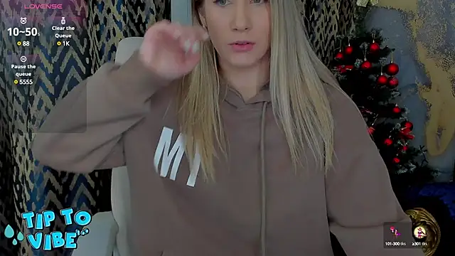 Snapshot of CassandraGood chatting on January 19, 6:42 am CassandraGood online show from January 19, 6:42 am