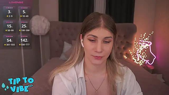 Snapshot of CassandraGood chatting on March 4, 10:57 am CassandraGood online show from March 4, 10:57 am