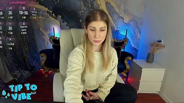 Snapshot of CassandraGood chatting on March 6, 8:27 pm CassandraGood online show from March 6, 8:27 pm