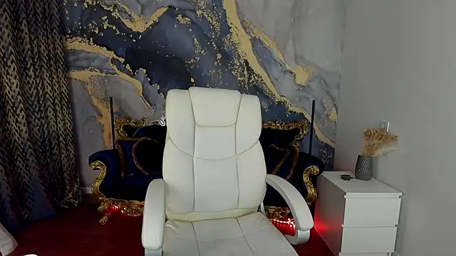 Snapshot of CassandraGood chatting on March 12, 7:24 am CassandraGood online show from March 12, 7:24 am