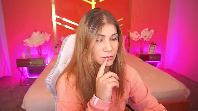 Snapshot of CassandraGood chatting on September 22, 6:37 am CassandraGood online show from September 22, 6:37 am