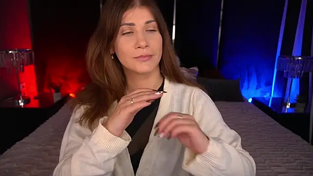 Snapshot of CassandraGood chatting on December 17, 7:36 am CassandraGood online show from December 17, 7:36 am