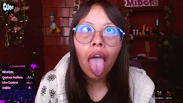 Snapshot of MidoriQuiinn chatting on November 12, 2:50 pm MidoriQuiinn online show from November 12, 2:50 pm