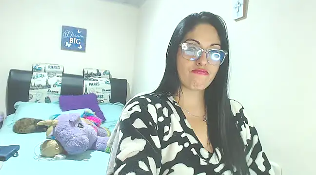 Snapshot of sahtlove1 chatting on December 3, 3:41 am sahtlove1 online show from December 3, 3:41 am