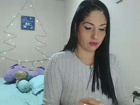 Snapshot of sahtlove1 chatting on December 17, 1:07 am sahtlove1 online show from December 17, 1:07 am