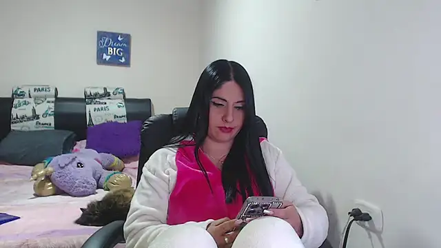 Snapshot of sahtlove1 chatting on February 5, 1:37 am sahtlove1 online show from February 5, 1:37 am