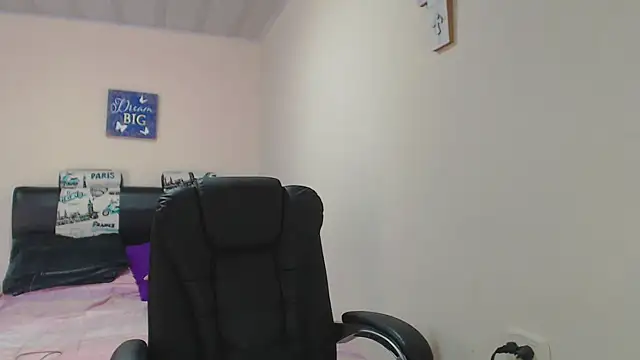 Snapshot of sahtlove1 chatting on February 12, 8:50 pm sahtlove1 online show from February 12, 8:50 pm